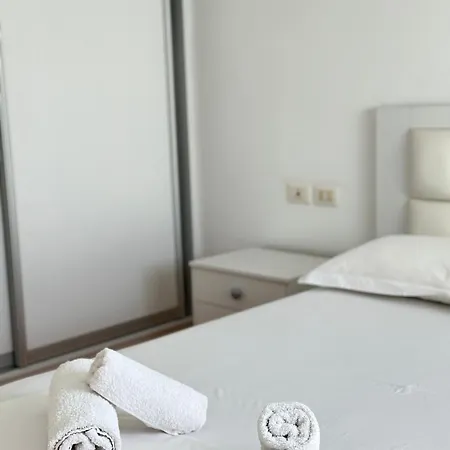 Sea View Apartment *